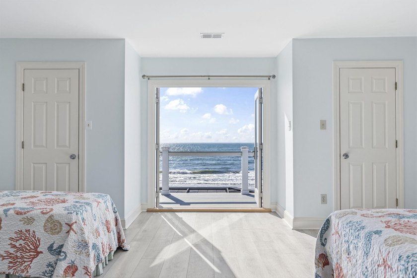 Oceanfront, five-bedroom, six-bathroom, fully remodeled raised - photo 30