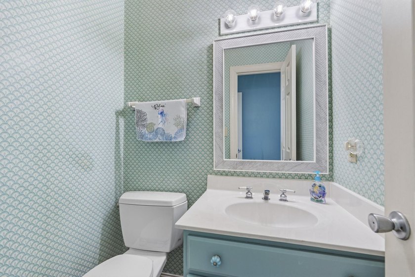 Oceanfront, five-bedroom, six-bathroom, fully remodeled raised - photo 31
