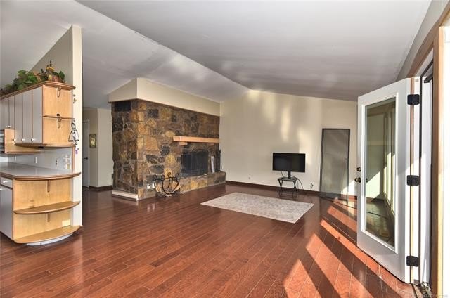 A stunning lake view welcome's you the moment you step inside - photo 32