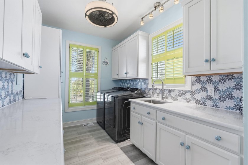 Oceanfront, five-bedroom, six-bathroom, fully remodeled raised - photo 33