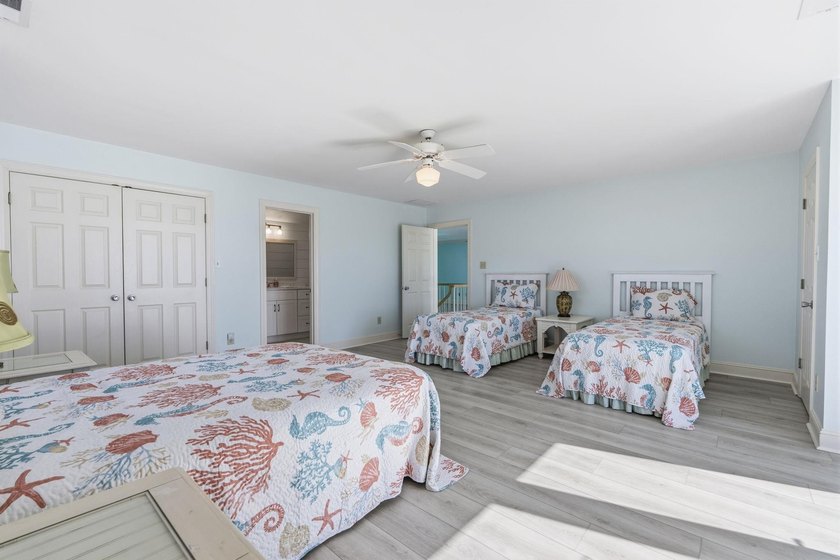 Oceanfront, five-bedroom, six-bathroom, fully remodeled raised - photo 38