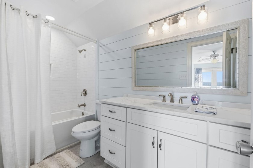 Oceanfront, five-bedroom, six-bathroom, fully remodeled raised - photo 44