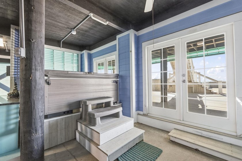 Oceanfront, five-bedroom, six-bathroom, fully remodeled raised - photo 50