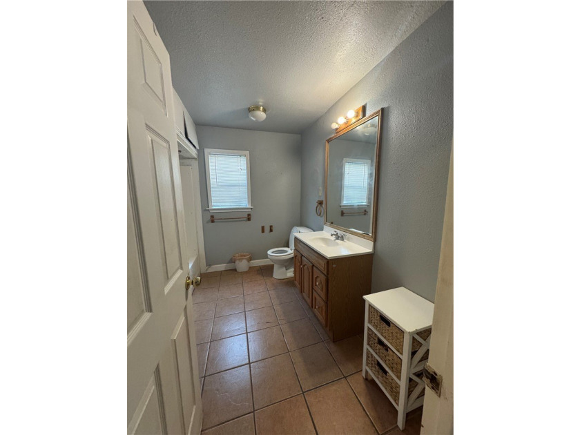 Perfect home for a large family, a rental , or someone that - photo 16