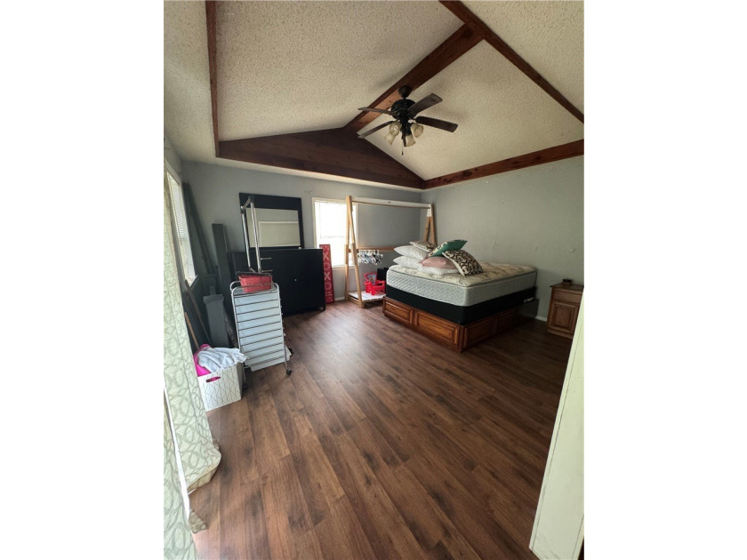 Perfect home for a large family, a rental , or someone that - photo 20