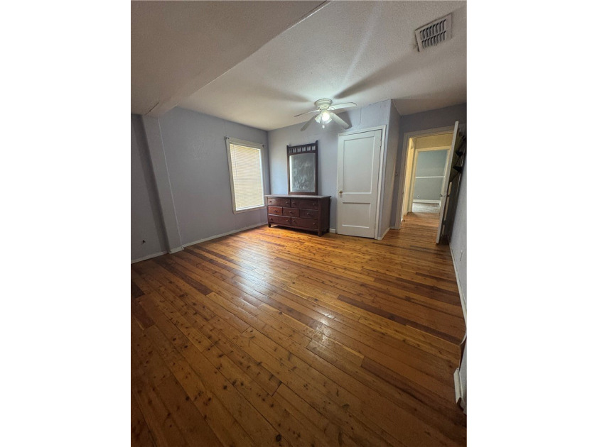 Perfect home for a large family, a rental , or someone that - photo 25