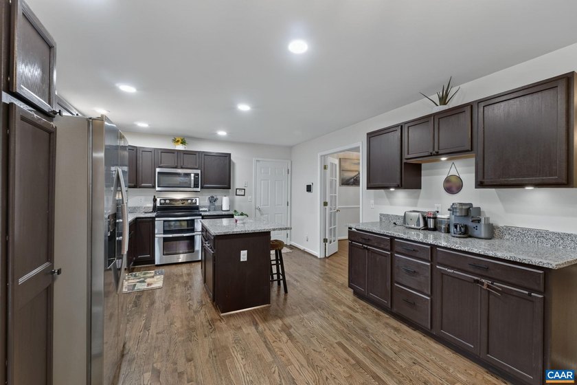 Welcome home to this beautifully maintained 5-bedroom, 2.5-bath - photo 11