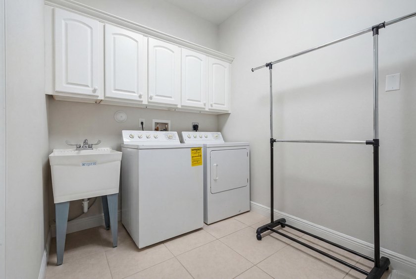 Pool home in the desirable Torino area with no HOA! This - photo 26