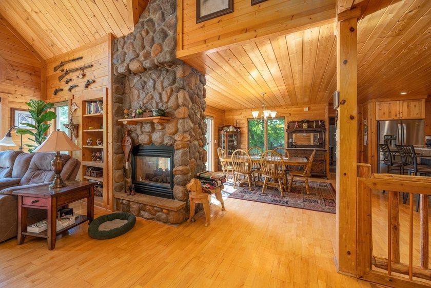 Experience refined Northwoods living in this impressive 4-bed - photo 11