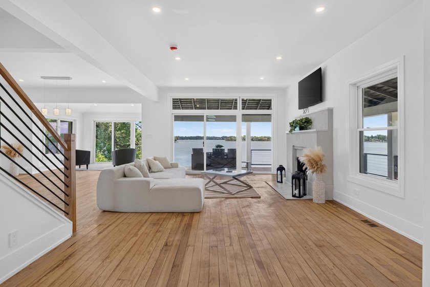 Stunning Long Lake lakefront estate on over an acre of pristine - photo 13