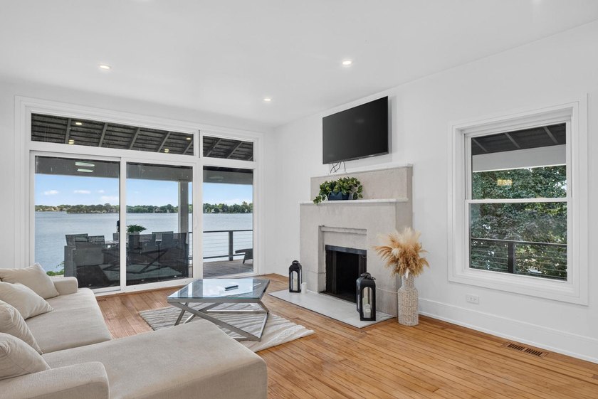 Stunning Long Lake lakefront estate on over an acre of pristine - photo 14
