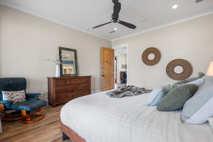New listing: a golf course stunner in Hideaway's gated - photo 15
