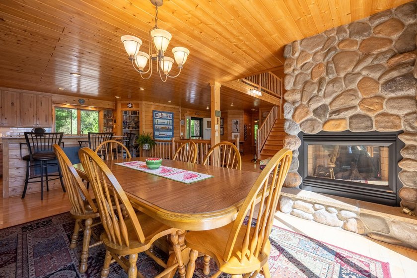 Experience refined Northwoods living in this impressive 4-bed - photo 15