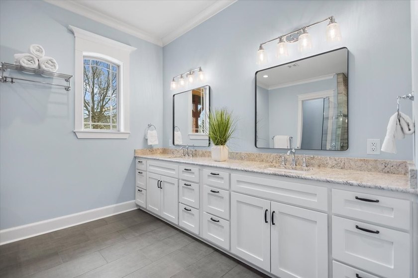 New listing: a golf course stunner in Hideaway's gated - photo 17