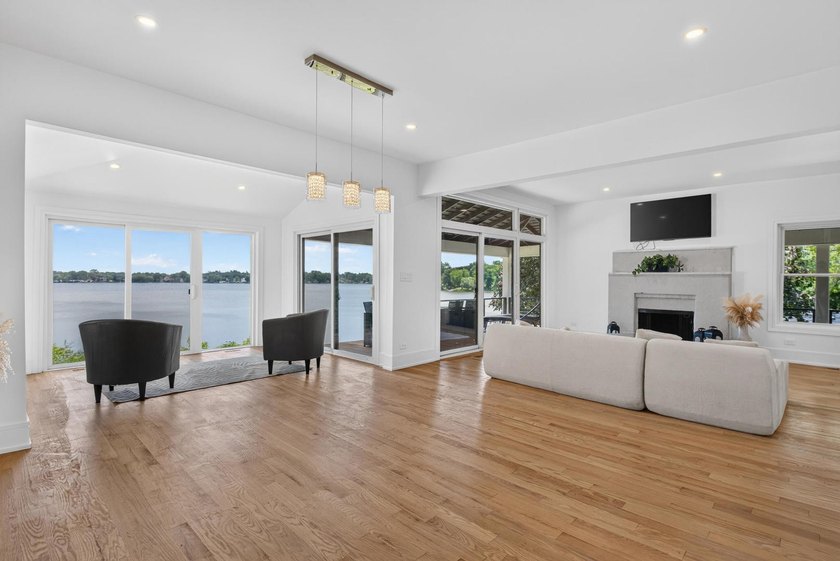 Stunning Long Lake lakefront estate on over an acre of pristine - photo 18