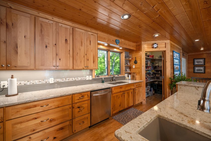 Experience refined Northwoods living in this impressive 4-bed - photo 20