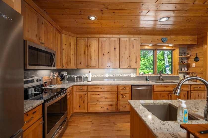 Experience refined Northwoods living in this impressive 4-bed - photo 21