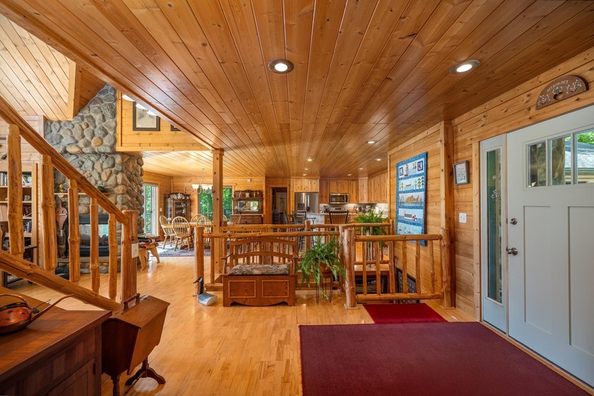 Experience refined Northwoods living in this impressive 4-bed - photo 24