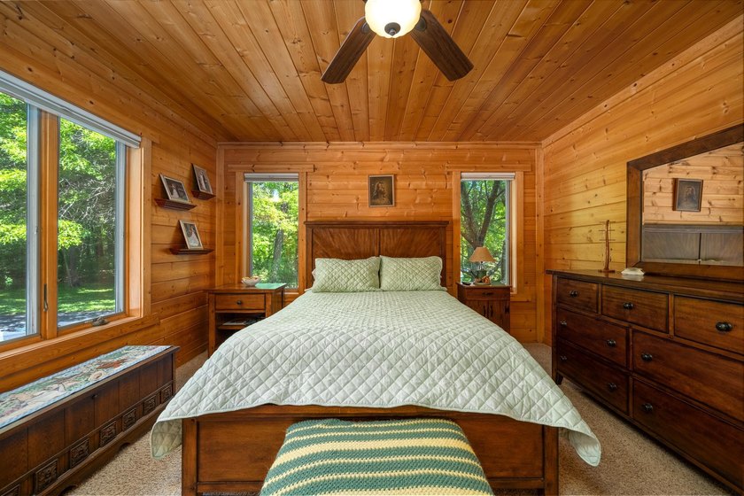 Experience refined Northwoods living in this impressive 4-bed - photo 25