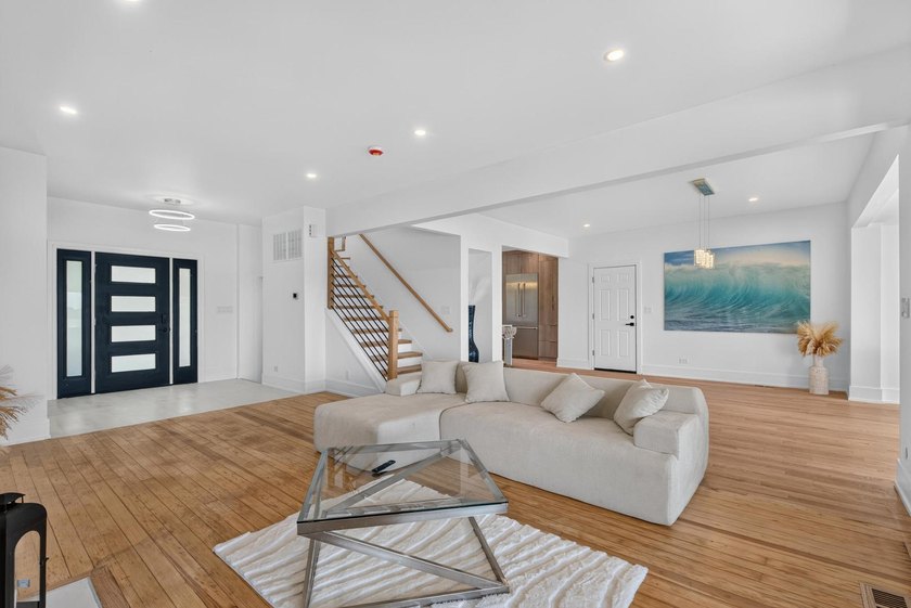 Stunning Long Lake lakefront estate on over an acre of pristine - photo 26