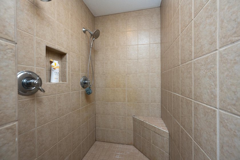 Experience refined Northwoods living in this impressive 4-bed - photo 32