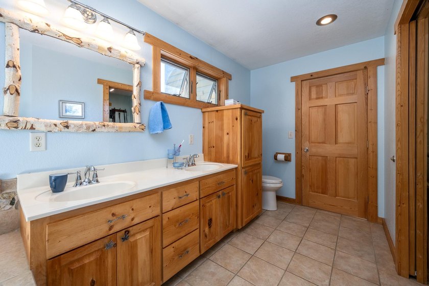 Experience refined Northwoods living in this impressive 4-bed - photo 33