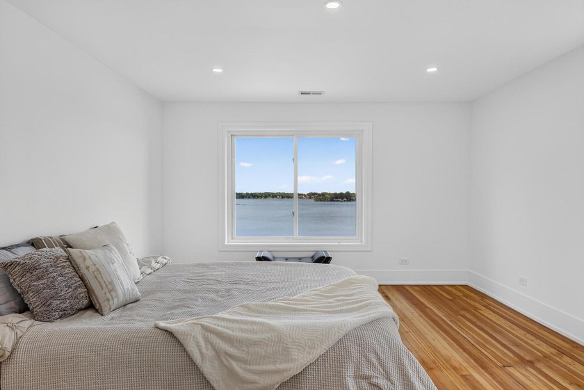 Stunning Long Lake lakefront estate on over an acre of pristine - photo 34