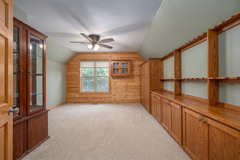 Experience refined Northwoods living in this impressive 4-bed - photo 38