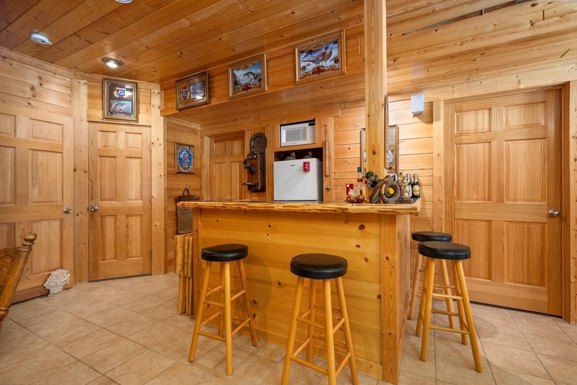 Experience refined Northwoods living in this impressive 4-bed - photo 47