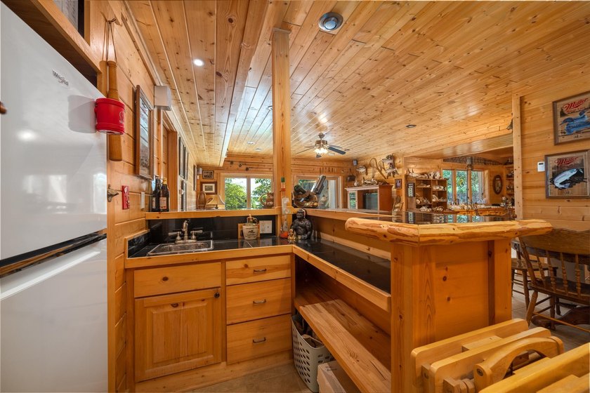 Experience refined Northwoods living in this impressive 4-bed - photo 48