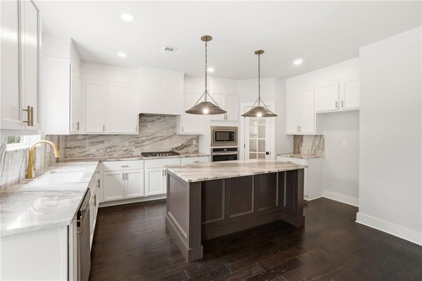 UPGRADED. NO HOA! RARE FIND IN THIS PRICE RANGE. BUYER - photo 11