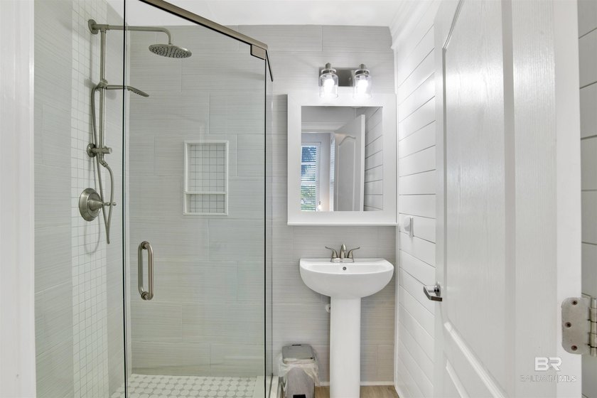 SELLER OFFERING $5,000 CREDIT WITH ACCEPTABLE OFFER. Use for - photo 12