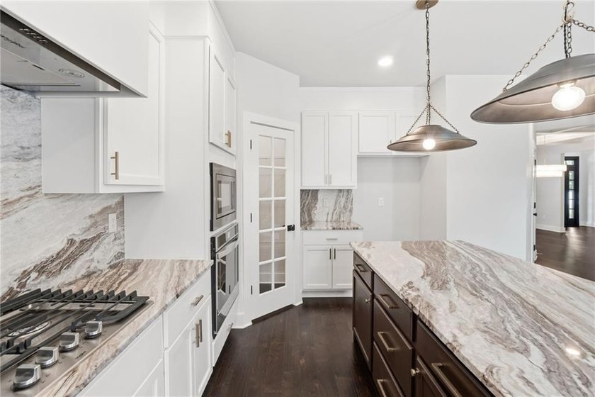 UPGRADED. NO HOA! RARE FIND IN THIS PRICE RANGE. BUYER - photo 12