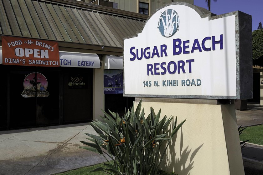 Long established restaurant/bar located at Sugar Beach Resort - photo 2