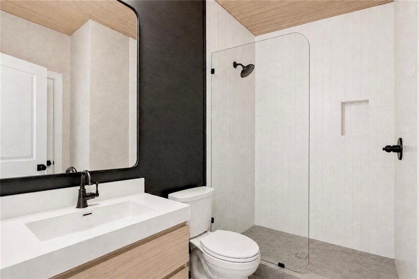 UPGRADED. NO HOA! RARE FIND IN THIS PRICE RANGE. BUYER - photo 18