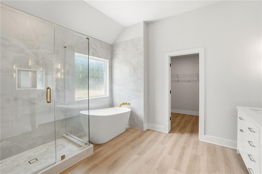 UPGRADED. NO HOA! RARE FIND IN THIS PRICE RANGE. BUYER - photo 30