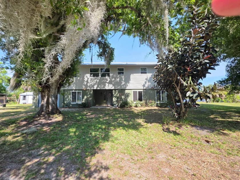 LAKEPORT - WATERFRONT ON BOTH SIDES! Discover this stunning and - photo 2