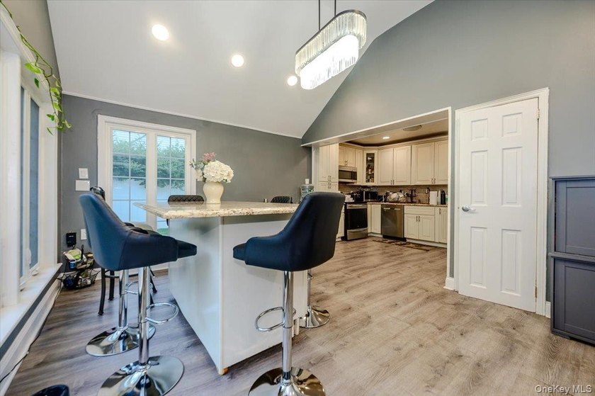 This is a well maintained and move in ready home. Three bedrooms - photo 12