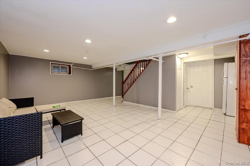 This is a well maintained and move in ready home. Three bedrooms - photo 21