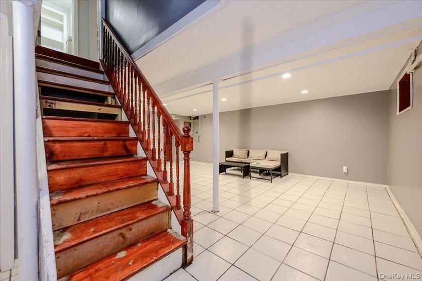 This is a well maintained and move in ready home. Three bedrooms - photo 22