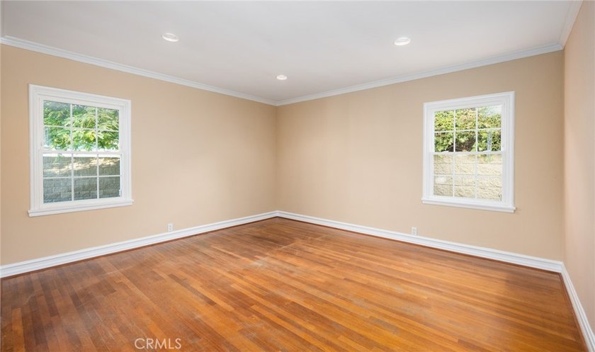 *Single level *2 car garage *Floral Park *Remodeled. Nestled in - photo 27