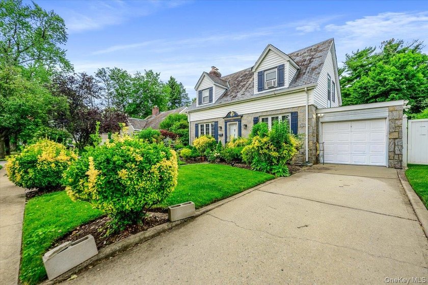 This is a well maintained and move in ready home. Three bedrooms - photo 28