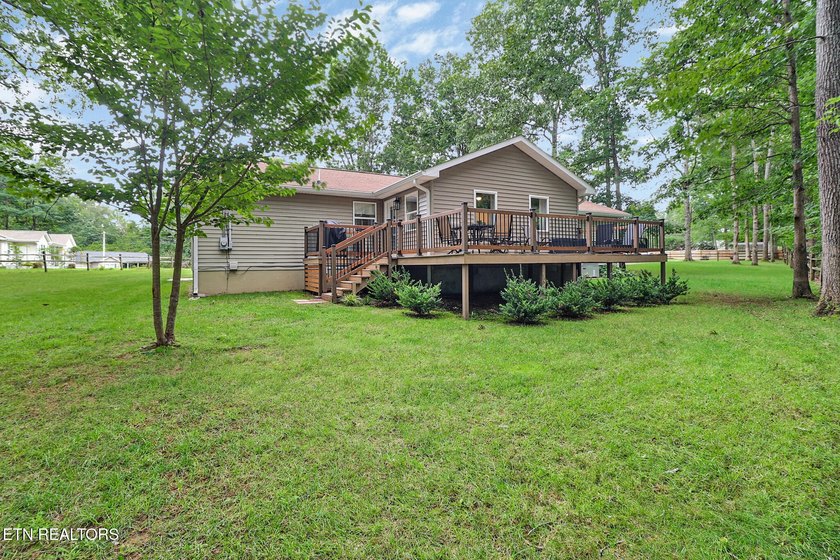 Completely Remodeled Home on a Double Lot - Move-In Ready! Don't - photo 29