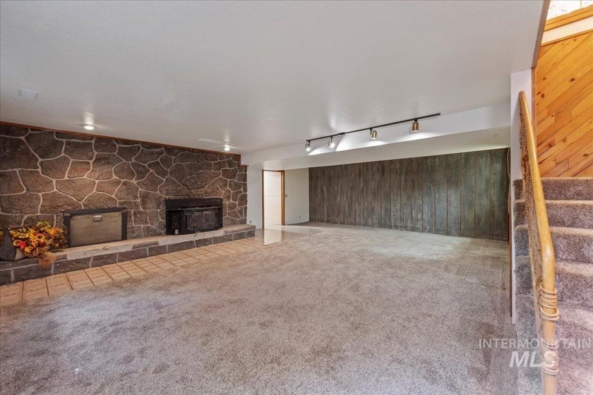 Solar powered, mid-century charmer has more to offer than - photo 10