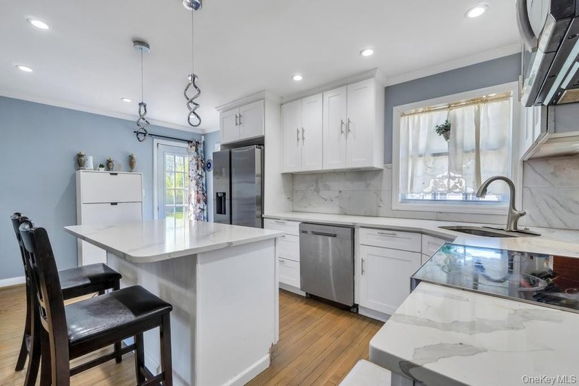 Beautiful 4-bedroom, 2-bath home located in a prime area of - photo 5