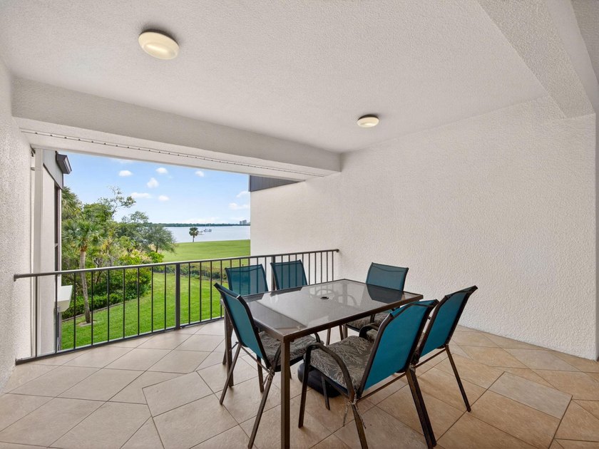 Rarely available and highly coveted, this top floor, 3rd floor - photo 14