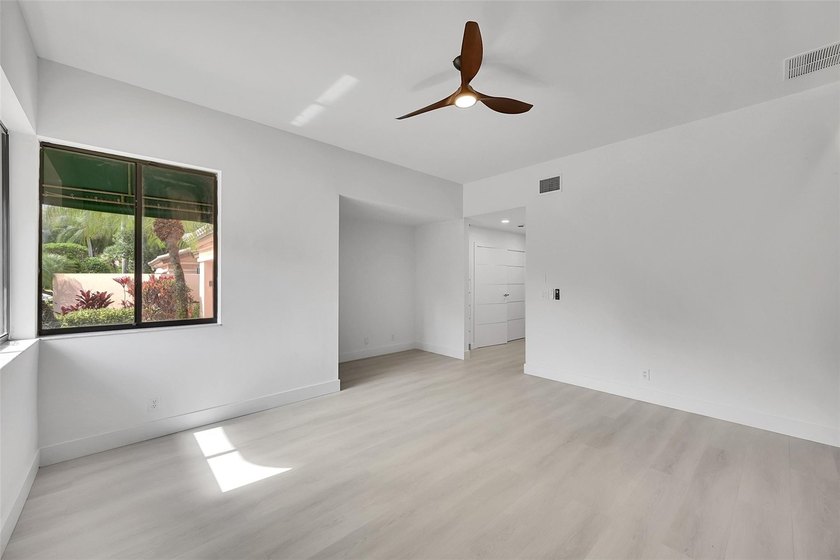 GREAT INVESTMENT. TENANT OCCUPIED. DO NOT DISTURB TENANT. This - photo 17
