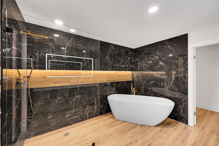 GREAT INVESTMENT. TENANT OCCUPIED. DO NOT DISTURB TENANT. This - photo 20