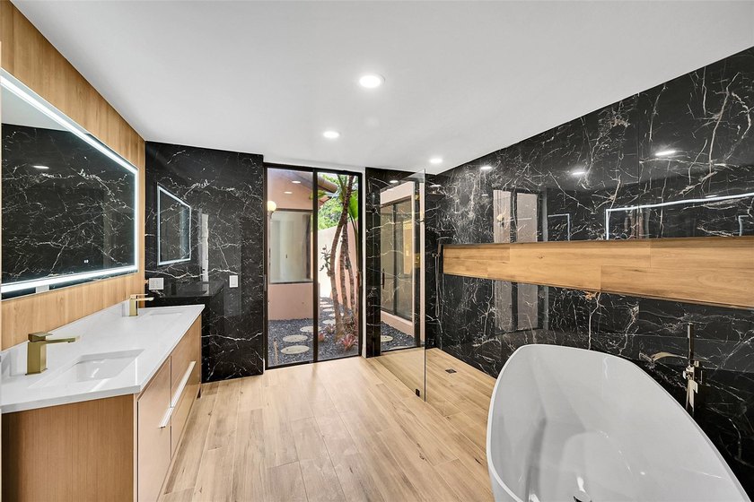 GREAT INVESTMENT. TENANT OCCUPIED. DO NOT DISTURB TENANT. This - photo 21