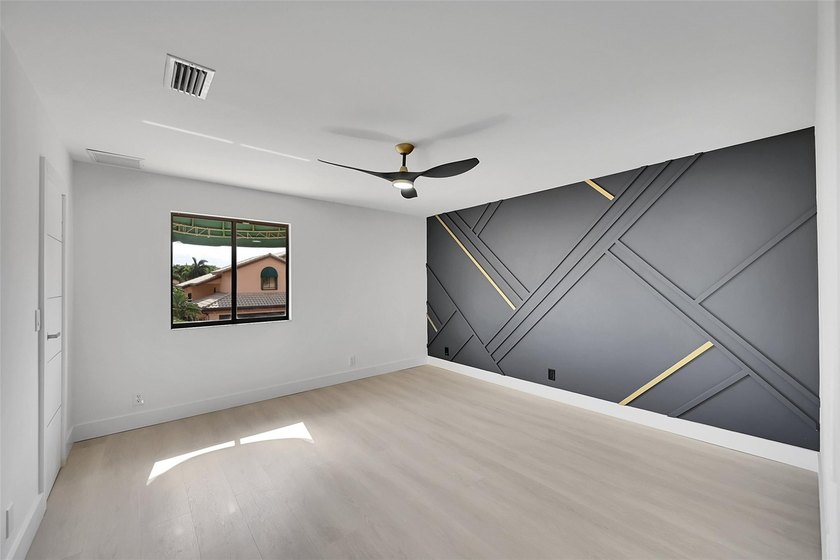GREAT INVESTMENT. TENANT OCCUPIED. DO NOT DISTURB TENANT. This - photo 23